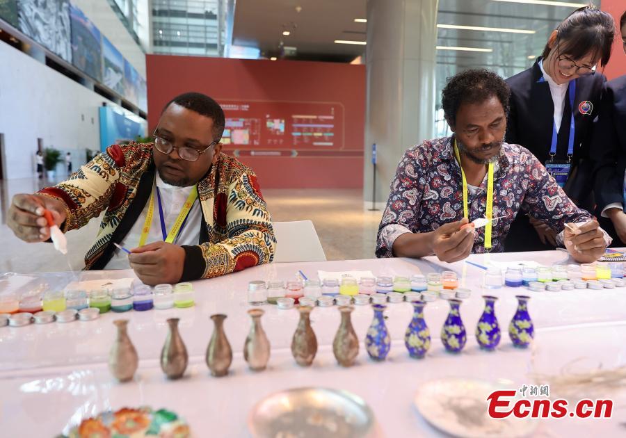 African journalists charmed by intangible cultural heritage in Beijing