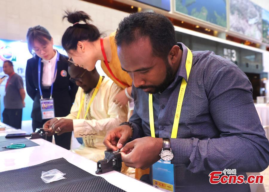 African journalists charmed by intangible cultural heritage in Beijing