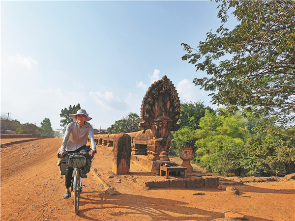 Pedaling cross-country to chase dreams