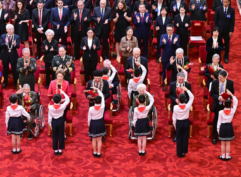 China holds ceremony awarding highest state honors