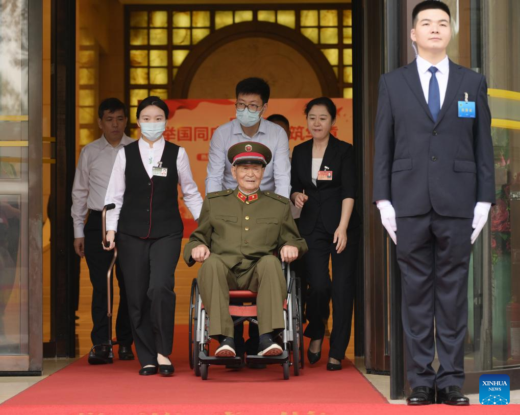 China holds ceremony awarding highest state honors