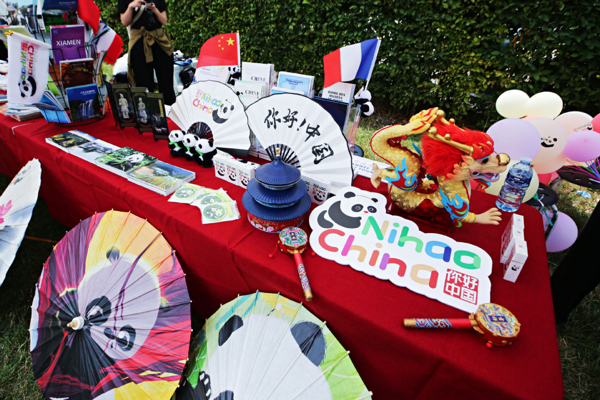 Celebrities attend 'Hello China' pop-up in French chateau