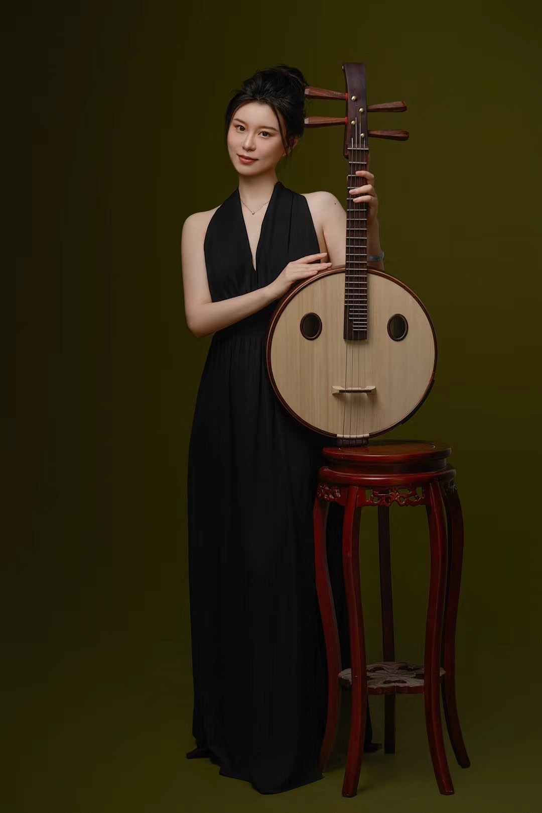 The girl who plays a traditional instrument is popular