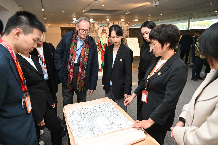 Yongle Palace mural art goes to Paris