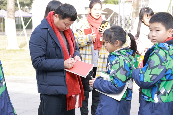 人文科學(xué)大咖進(jìn)校園：天府四中為孩子播下閱讀寫(xiě)作的種子