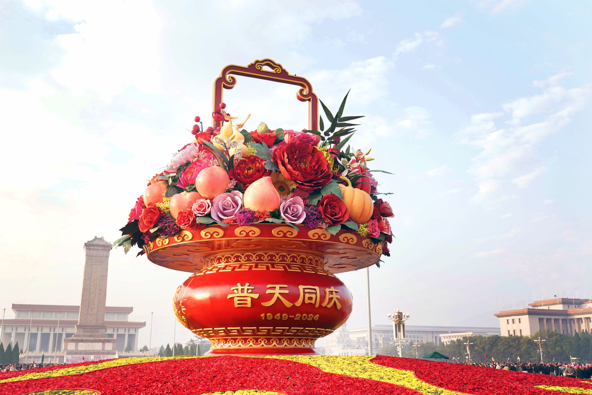 Floral displays adorn Beijing for National Day holiday