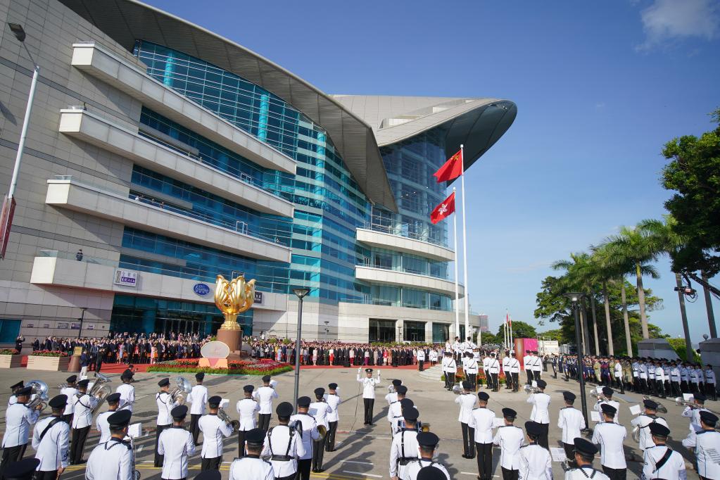 港澳同胞喜迎新中國75周年華誕