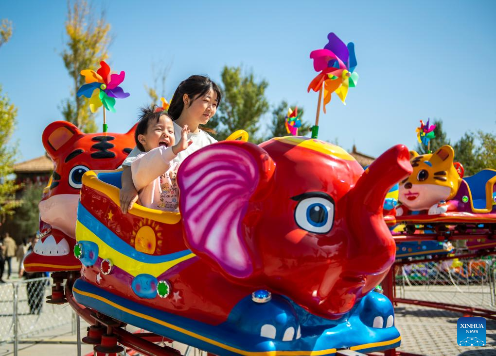 Booming travel and holiday consumption mirror vitality of Chinese economy during National Day holiday