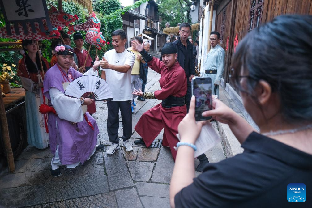 Booming travel and holiday consumption mirror vitality of Chinese economy during National Day holiday